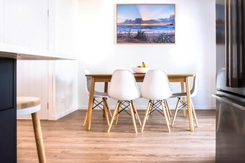 Gambar di galeri bagi Modern Pet-friendly Mudjimba Townhouse di Mudjimba