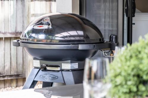 Kemudahan BBQ tersedia untuk tetamu di rumah percutian