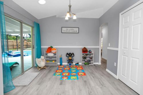 Φωτογραφία από το άλμπουμ του Family friendly paradise Pool Home! σε Palm Bay