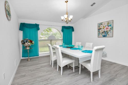 Φωτογραφία από το άλμπουμ του Family friendly paradise Pool Home! σε Palm Bay