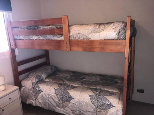 a couple of bunk beds in a room at Departamento frente a Casino Enjoy in Coquimbo