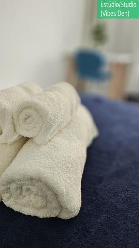 a pile of towels sitting on top of a bed at Copacabana Vibes Studios in Rio de Janeiro