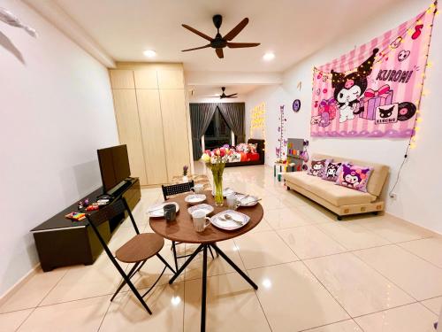 Un lugar para sentarse en Legoland - HappyWonder Suite for Family ,Cozy, Wifi with Nice Garden Pool View!
