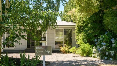 a house with a sign in front of it at Savanna Lodge Daylesford in Daylesford