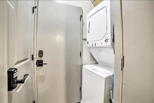 Kuchyň nebo kuchyňský kout v ubytování Tahoe Time Cabin