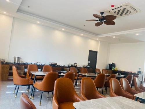a classroom with tables and chairs and a ceiling fan at ATOUR Phoenix Hotel in Bắc Ninh