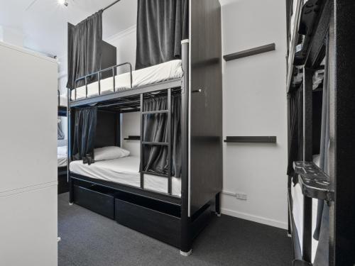 Postel nebo postele na pokoji v ubytování AZZURRO POD HOTEL - Central Sydney