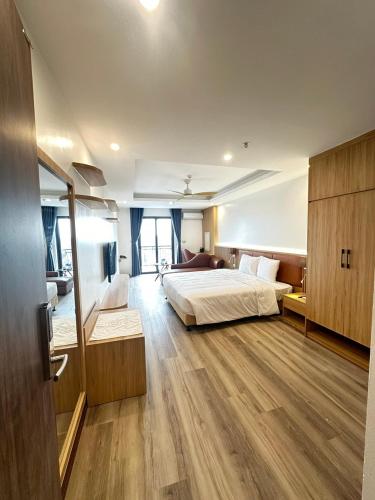 a large bedroom with a bed and a room with at ATOUR Phoenix Hotel in Bắc Ninh