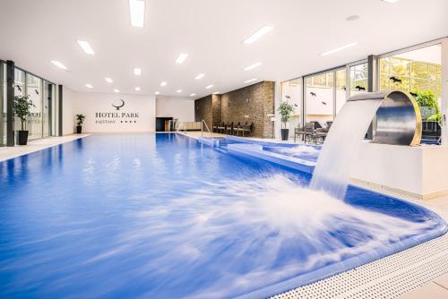 Hotel Parkの敷地内または近くにあるプール