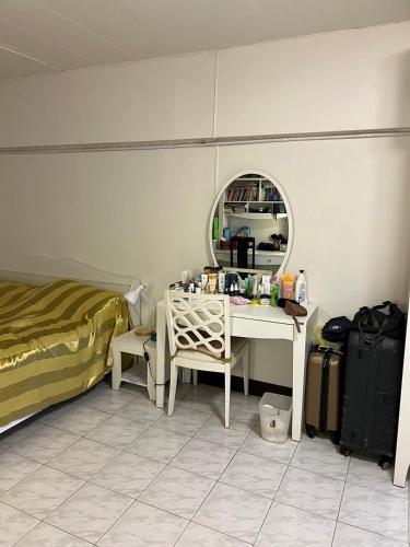 Χώρος καθιστικού στο Mahasap Ramindhra next to MRT Station
