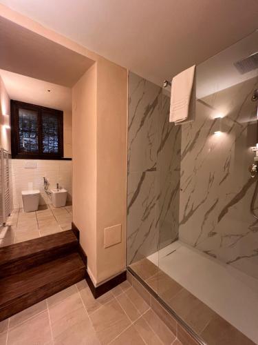 a bathroom with a shower and a toilet at Rivarola al Tempo Dei Castelli in Carasco