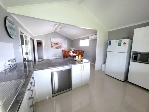 Dapur atau dapur kecil di Aworana Shores
