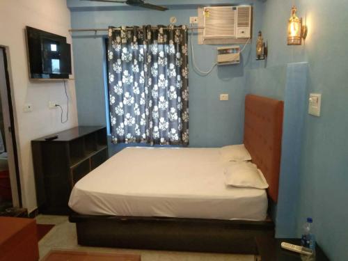 Postel nebo postele na pokoji v ubytování Hotel O Home Fauzi Rasoi & Guest Homestay