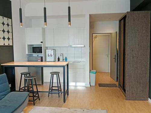 Kuchyň nebo kuchyňský kout v ubytování Chambers Residence by Gloria Homes