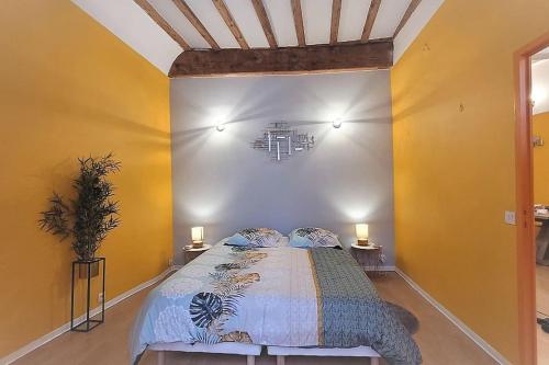 Postel nebo postele na pokoji v ubytování Avignon apartement à 2 pas du Palais de Papes