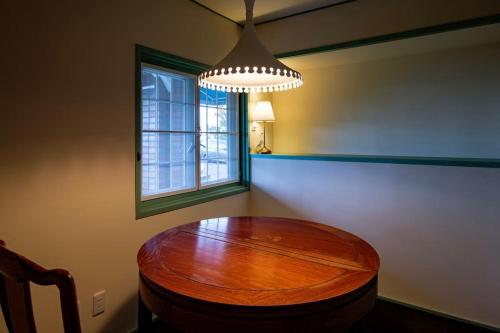 a room with a wooden table and a window at Nostalgia Nasa in Nasa