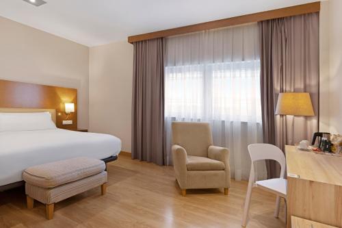 Postel nebo postele na pokoji v ubytování B&B HOTEL Logroño Las Cañas