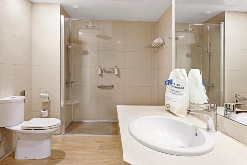 Koupelna v ubytování B&B HOTEL Logroño Las Cañas