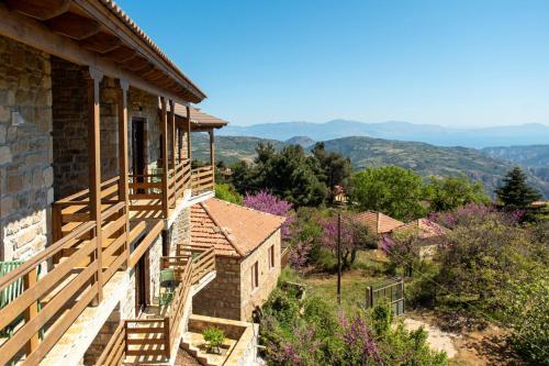 a house with a view of the mountains at Άνδηρο in Synikia Mesi Trikalon