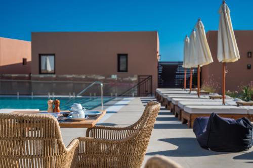 Πισίνα στο ή κοντά στο Hotel Pyriá