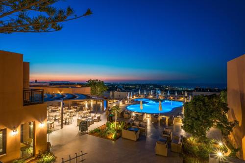 Πισίνα στο ή κοντά στο Hotel Pyriá