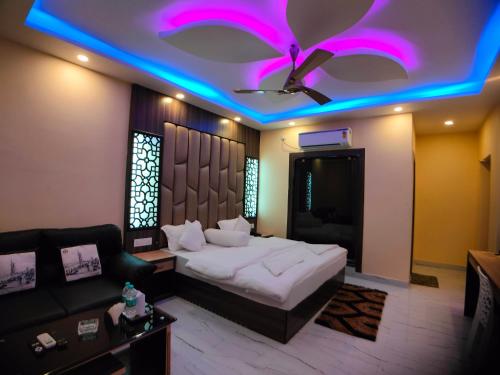 a bedroom with a bed and a purple ceiling at The Triton Beach Resort in Mandarmoni