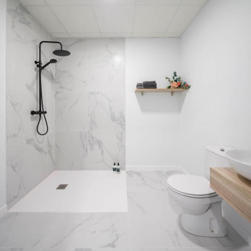 Luxury Singular Apartments Orangeにあるバスルーム