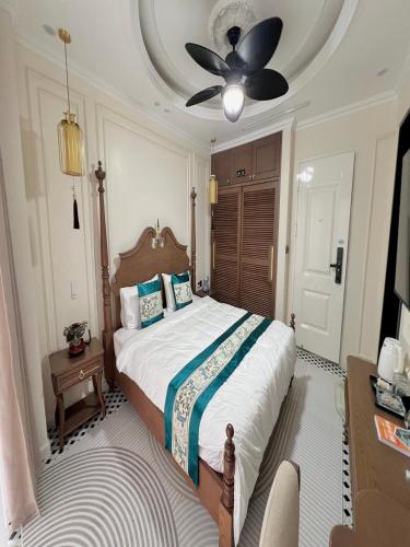 Postel nebo postele na pokoji v ubytování Chuỗi Villa đẳng cấp 3 ngủ Sonasea Vân Đồn - Sát biển