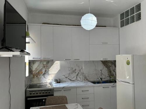 Η κουζίνα ή μικρή κουζίνα στο Panorama Apartment Orikum