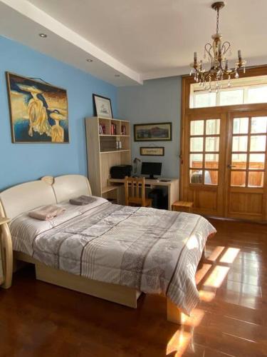 Katil atau katil-katil dalam bilik di Historic building and best location
