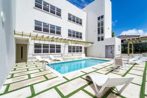 Coral Beach 107 condo