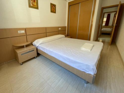 a hospital room with a bed and a mirror at Apartamentos 3000 Marina D'Or in Oropesa del Mar
