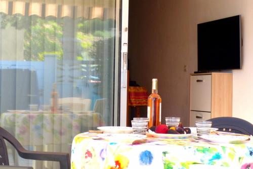 Photo de la galerie de l'établissement Charming T2 near the Port of Sanary, à Sanary-sur-Mer