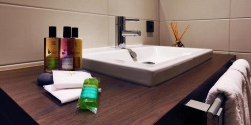 a bathroom with a sink and a white sink at Vicomté - Domaine d'Arondeau in Péruwelz