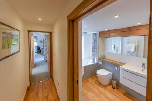 O baie la April Cottage - Luxury Country Bolthole