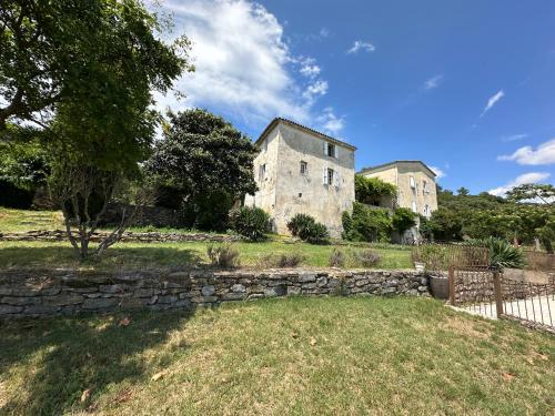 Κήπος έξω από το Chambre d'hôtes, Mas de Louise