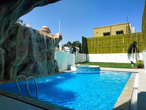 Piscina en o cerca de Days Hotel by Wyndham Chennai OMR