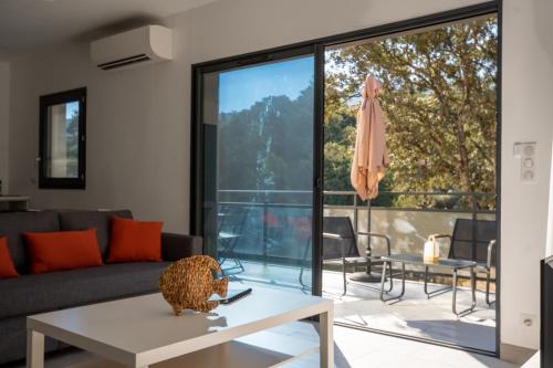 a living room with a couch and a table at Casa Emma in Sollacaro