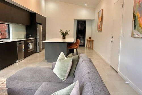 Dapur atau dapur kecil di Djarraly Hideaway - Your Forest Retreat