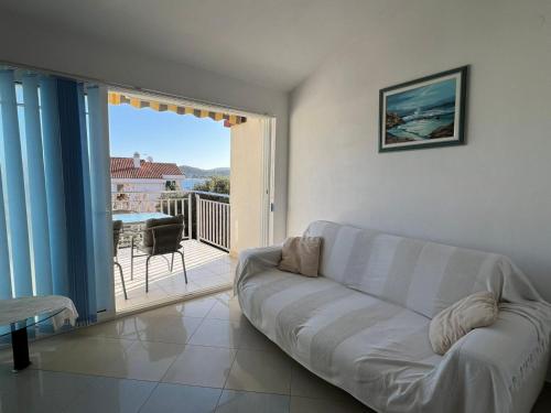 Apartment in Rogoznica with sea view, balcony, air conditioning, WiFi 5148-3