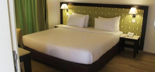 Cama o camas de una habitación en Le Grand Hotel d'Abidjan