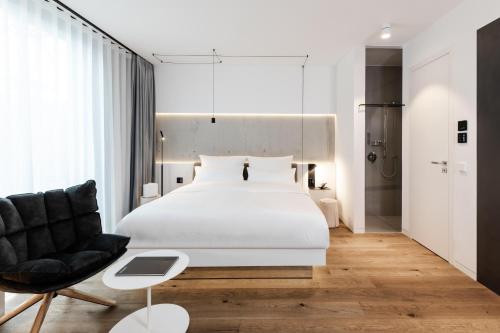 Postel nebo postele na pokoji v ubytování KPM Hotel & Residences