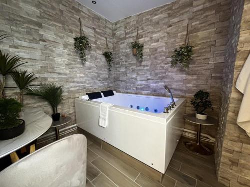 Pentagone 1 SPA PRIVE