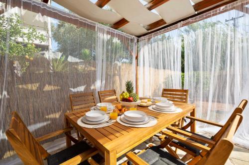 Maximos House