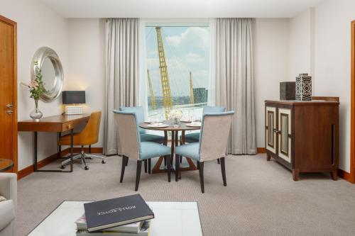 a living room with a table and chairs and a desk at InterContinental London - The O2 in London
