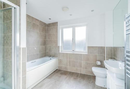 Ένα μπάνιο στο The MK Getaway