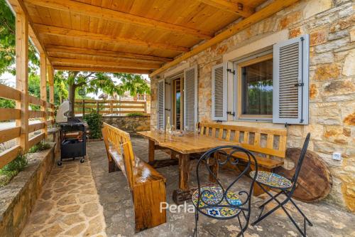 Holiday home Casa LYRA with heated pool in Novigrad 800m from the beach
