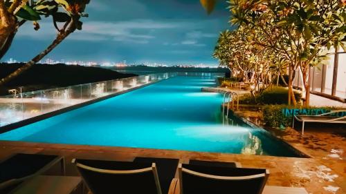 a view of a river from a resort at night at Familystay Home 3BR-10PAX in Gua Sai
