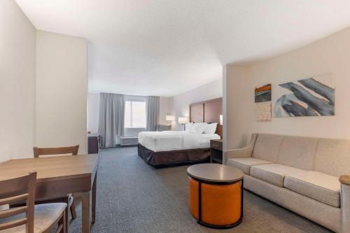 a hotel room with a bed and a couch at Comfort Inn & Suites Chestertown in Chestertown