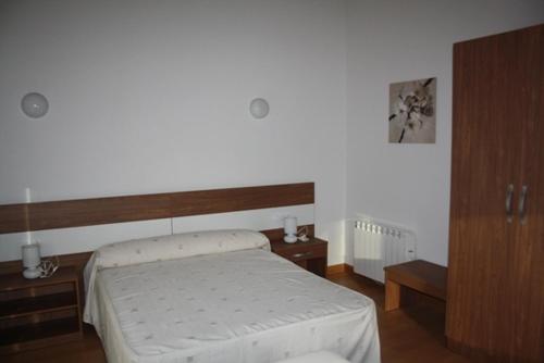 Un ou plusieurs lits dans un hébergement de l'établissement Alojamiento Ubaldo Nieto